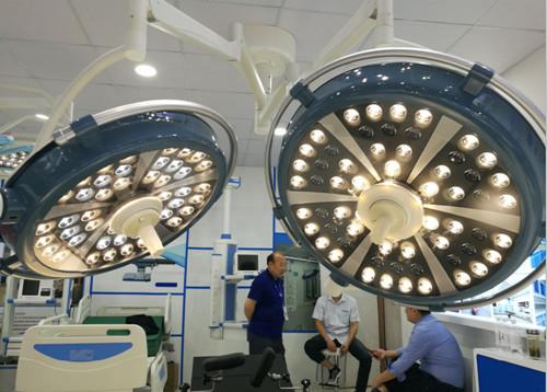 Dostupno osvjetljenje, prijenosno LED hitno kirurško operacijsko svjetlo